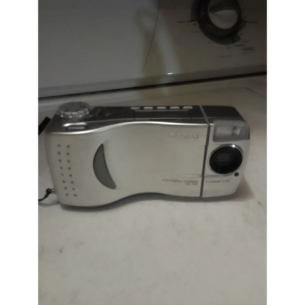 Vintage 1990's Era Casio Point & Shoot Camera Model No# QV-700 Takes Batteries